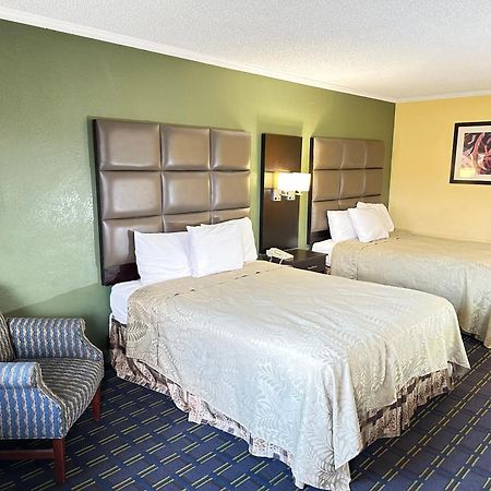 Rodeway Inn&Suites Plymouth Hwy 64 Zewnętrze zdjęcie
