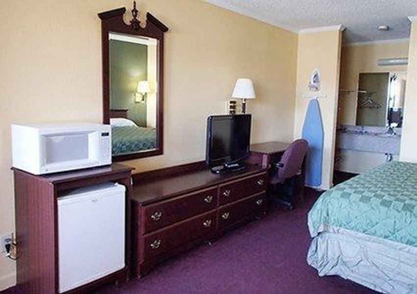 Rodeway Inn&Suites Plymouth Hwy 64 Zewnętrze zdjęcie