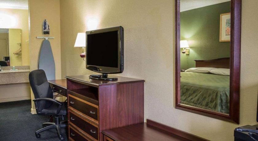 Rodeway Inn&Suites Plymouth Hwy 64 Zewnętrze zdjęcie