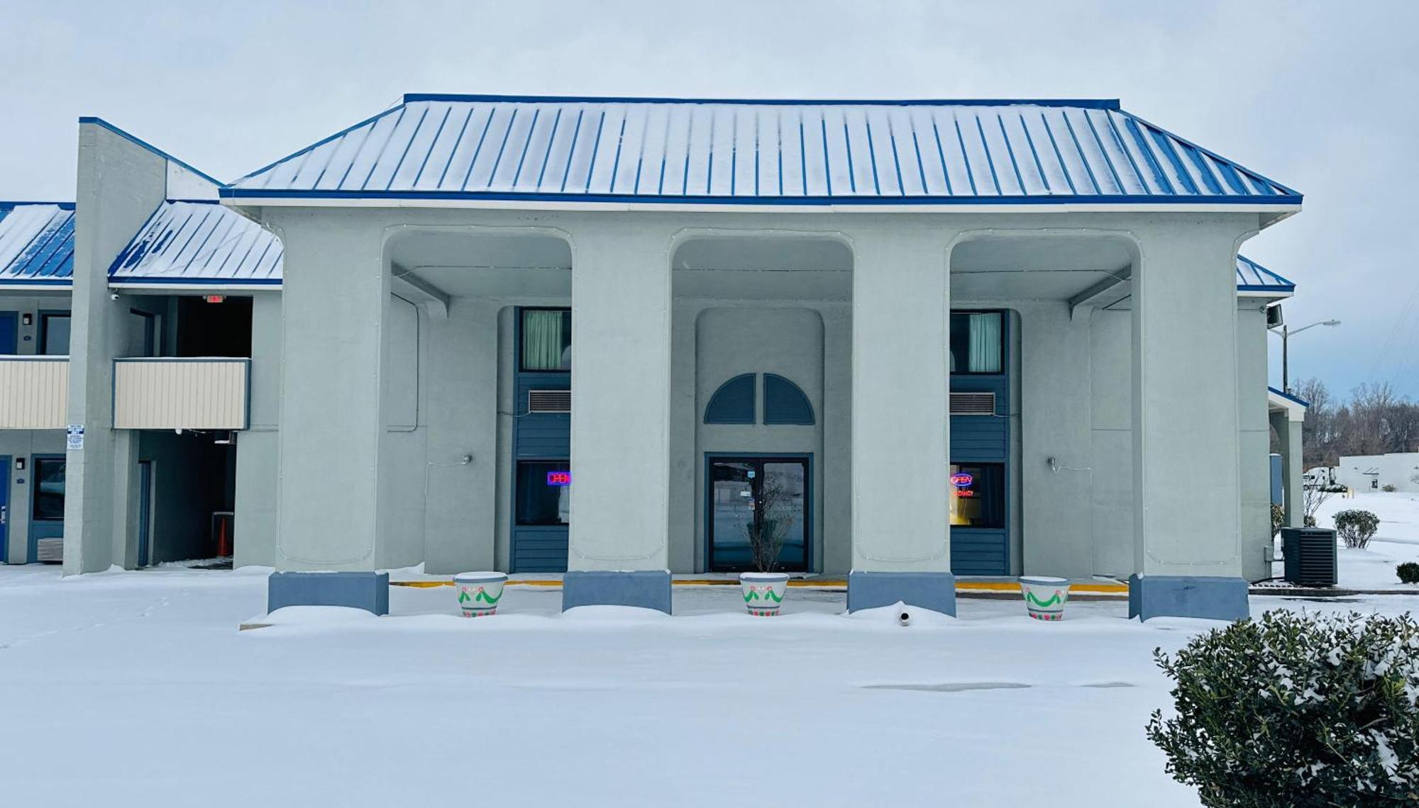 Rodeway Inn&Suites Plymouth Hwy 64 Zewnętrze zdjęcie