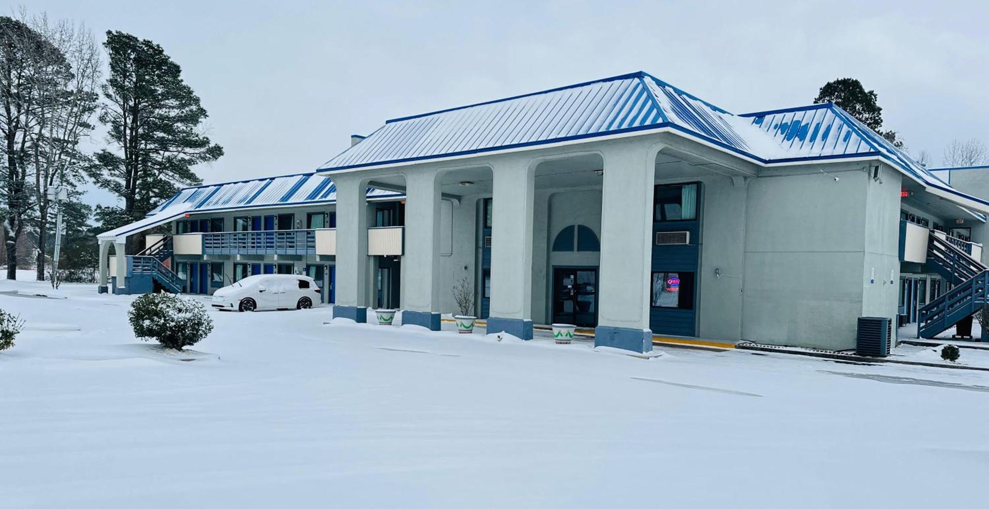 Rodeway Inn&Suites Plymouth Hwy 64 Zewnętrze zdjęcie