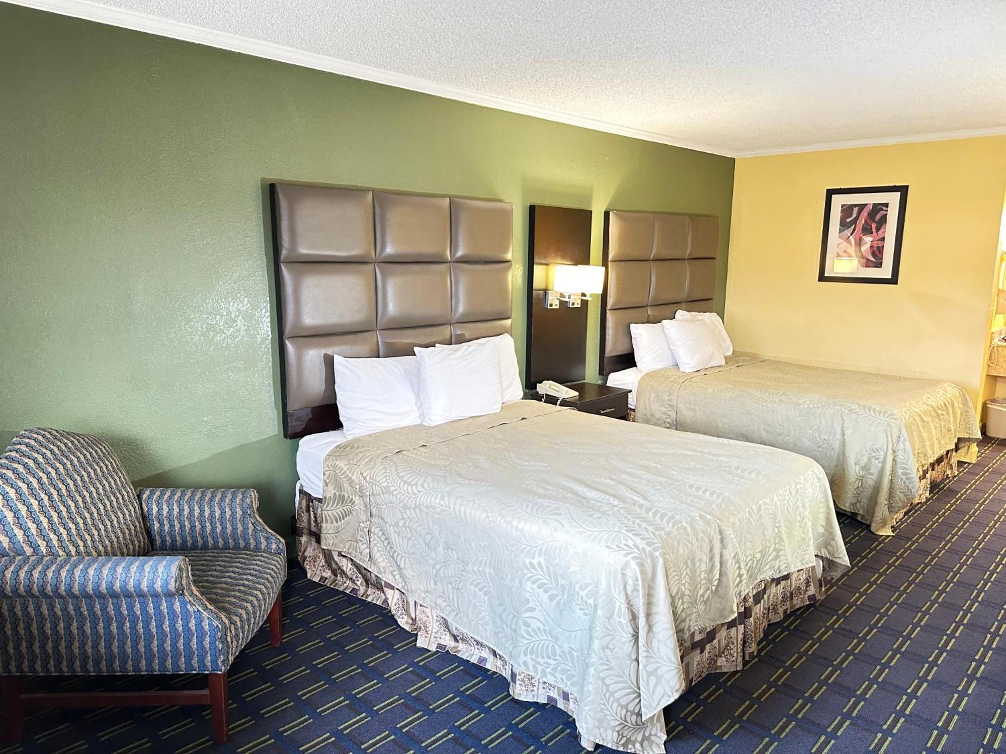 Rodeway Inn&Suites Plymouth Hwy 64 Zewnętrze zdjęcie