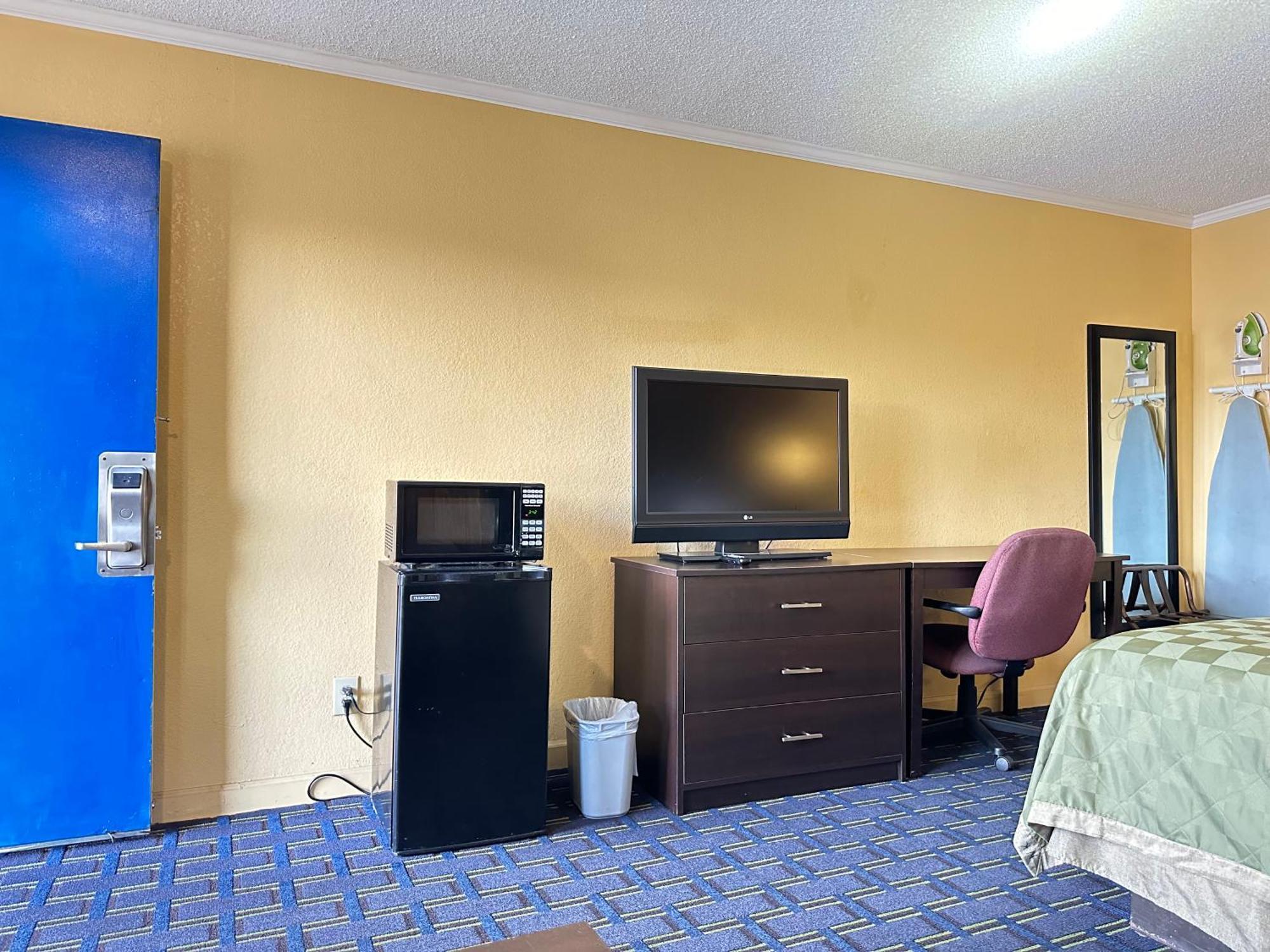 Rodeway Inn&Suites Plymouth Hwy 64 Zewnętrze zdjęcie