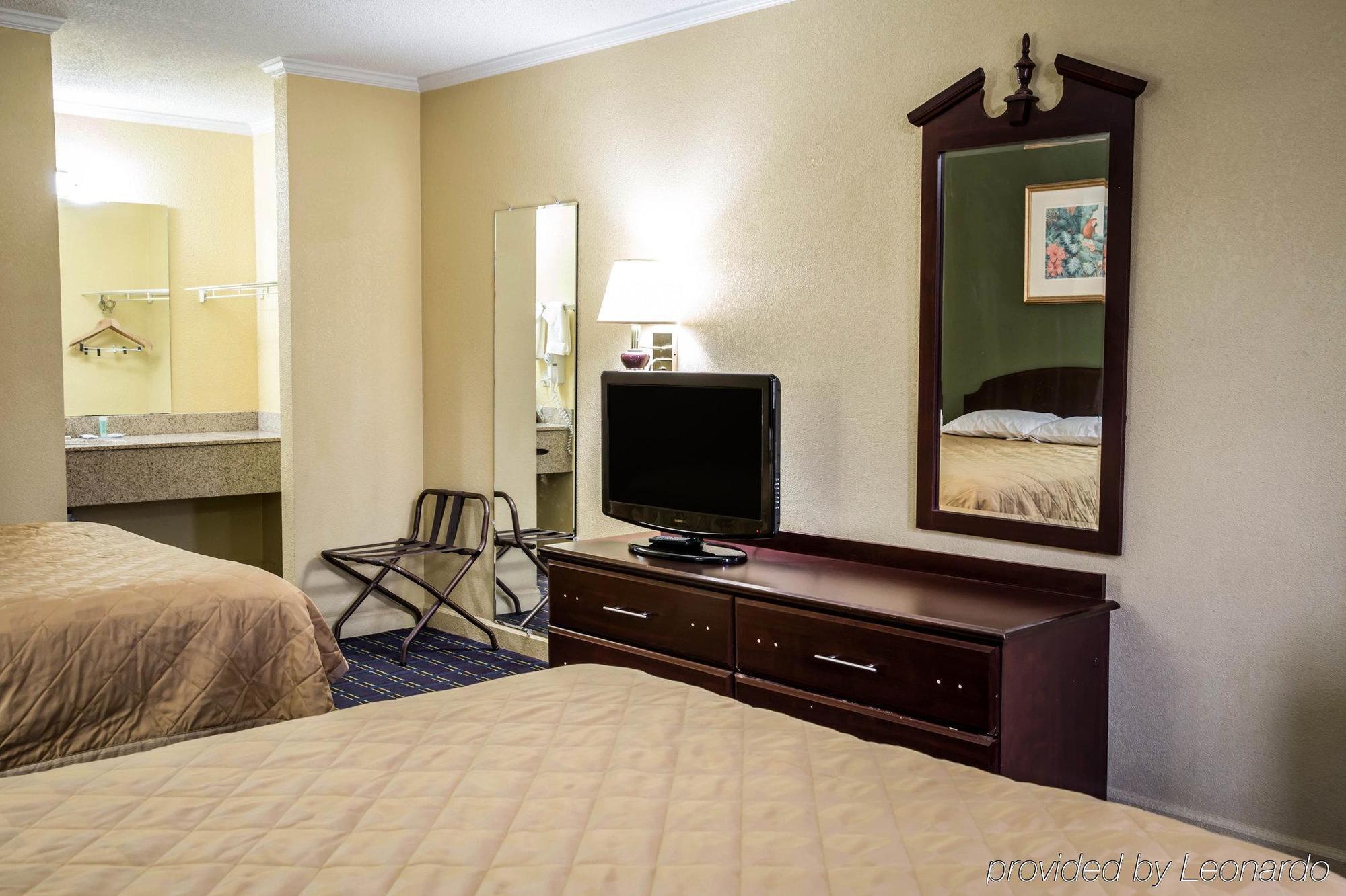 Rodeway Inn&Suites Plymouth Hwy 64 Zewnętrze zdjęcie